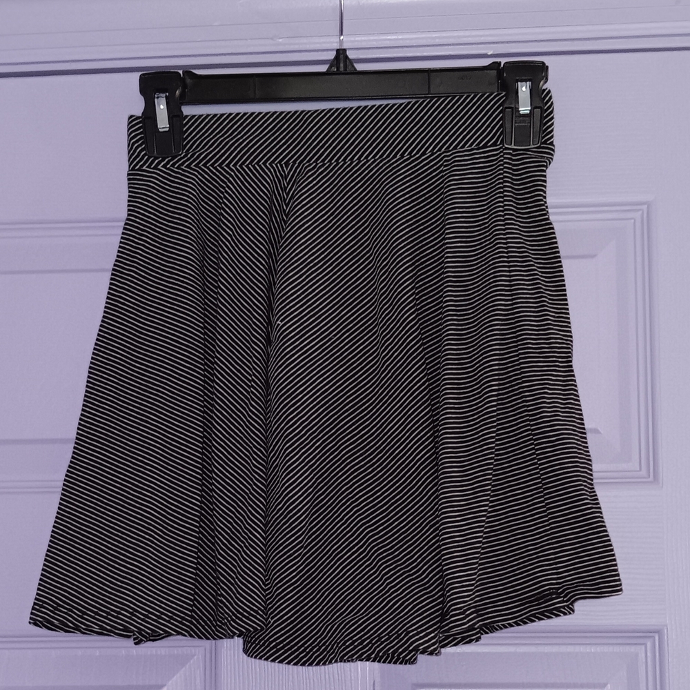 SO | Pleated Striped Black & White Skater Mini Skirt Medium - Picture 1 of 4